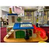 Image 4 : Fisher-Price Sesame Street Vintage Clubhouse (8) Characters + Accessories