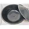 Image 4 : Bread pan with lid