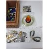 Image 3 : Jewellery box and contents