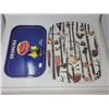 Image 1 : 2 Serving trays, one decorated with pipes one drink advertising
