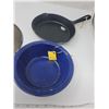 Image 3 : 72. Kitchen decorator lot, cast pan, metal and enamel dishes