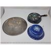 Image 5 : 72. Kitchen decorator lot, cast pan, metal and enamel dishes