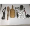 Image 1 : 104. Lot of kitchen utensils