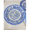 Image 4 : 114. Lot of blue and white china, made in England (a bowl and 2 plates)