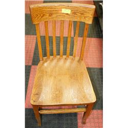 ANTIQUE OAK SIDE CHAIR WOODEN