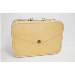 VINTAGE HARD CASED TRAVEL CASE CARRY ON SIZE CREAM