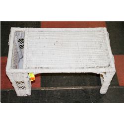 WICKER BREAKFAST IN BED TRAY WITH MAGAZINE HOLDER