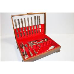 VINTAGE ROGERS SILVERWARE SET IN WOODEN BOX