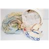 Image 1 : ASSORTED VINTAGE TABLE LINENS AND DOILIES