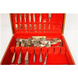 VINTAGE ROGERS SILVERWARE SET IN WOODEN CASE