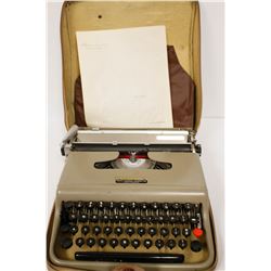 VINTAGE OLIVETTI PORTABLE TYPEWRITER WITH CASE,