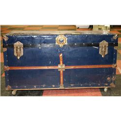 ANTIQUE STEAMER TRUNK BLUE. 34 X 18 X 19