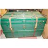 Image 1 : ANTIQUE STEAMER TRUNK LARGE GREEN