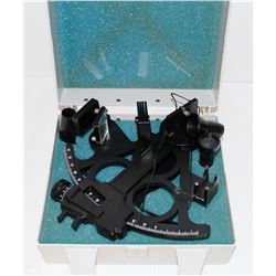 VINTAGE DAVIS INSTRUMENTS SEXTANT IN CASE