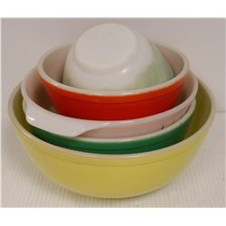 LOT OF ASSORTED VINTAGE PYREX BOWLS
