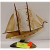 Image 1 : VINTAGE HORN BOAT 9 INCH TALL
