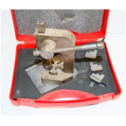 PIPE THREADING VISE