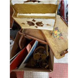 BOX OF ASSORTED VINTAGE ESTATE ITEMS