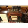 Image 1 : VINTAGE ELECTRIC SINGER SEWING MACHINE AND CHAIR
