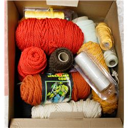 BOF FULL OF MACRAMÉ CORD AND THREAD