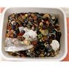Image 1 : LARGE SELECTION OF VINTAGE BUTTONS