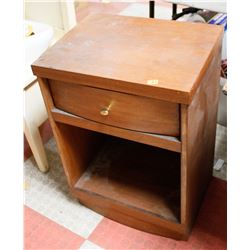 MID CENTURY WOOD SIDE TABLE, 18 X 14 X 26
