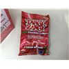 Image 1 : Tangy Zangy Sour Strawberry Twisties (14 x 127g)