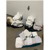 Image 1 : Lots of sheets and pillowcases