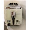 Image 2 : DeLonghi Toaster