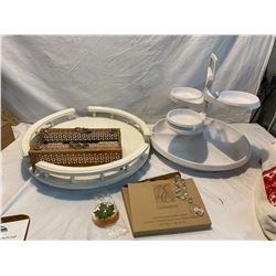 Lot Lazy Susan and other items