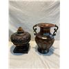 Image 1 : Lidded container and vase