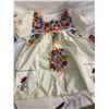 Image 1 : Peasant blouse and table cloth