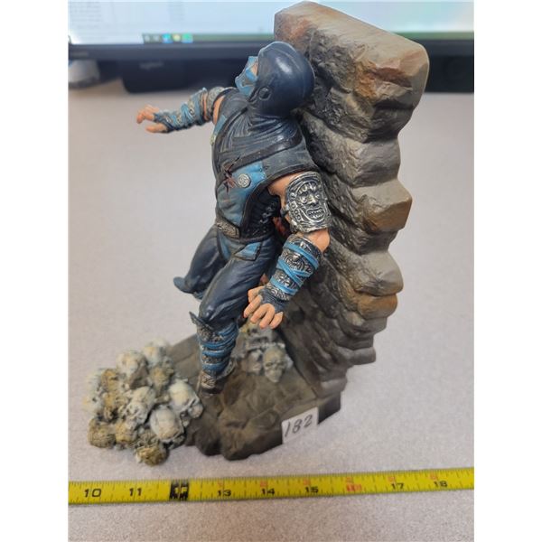 Warner bros entertainment precision shelf collectible 9" H