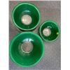 Image 2 : 3 DARK GREEN PYREX BOWLS