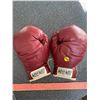 Image 1 : WINNWELL BOXING GLOVES