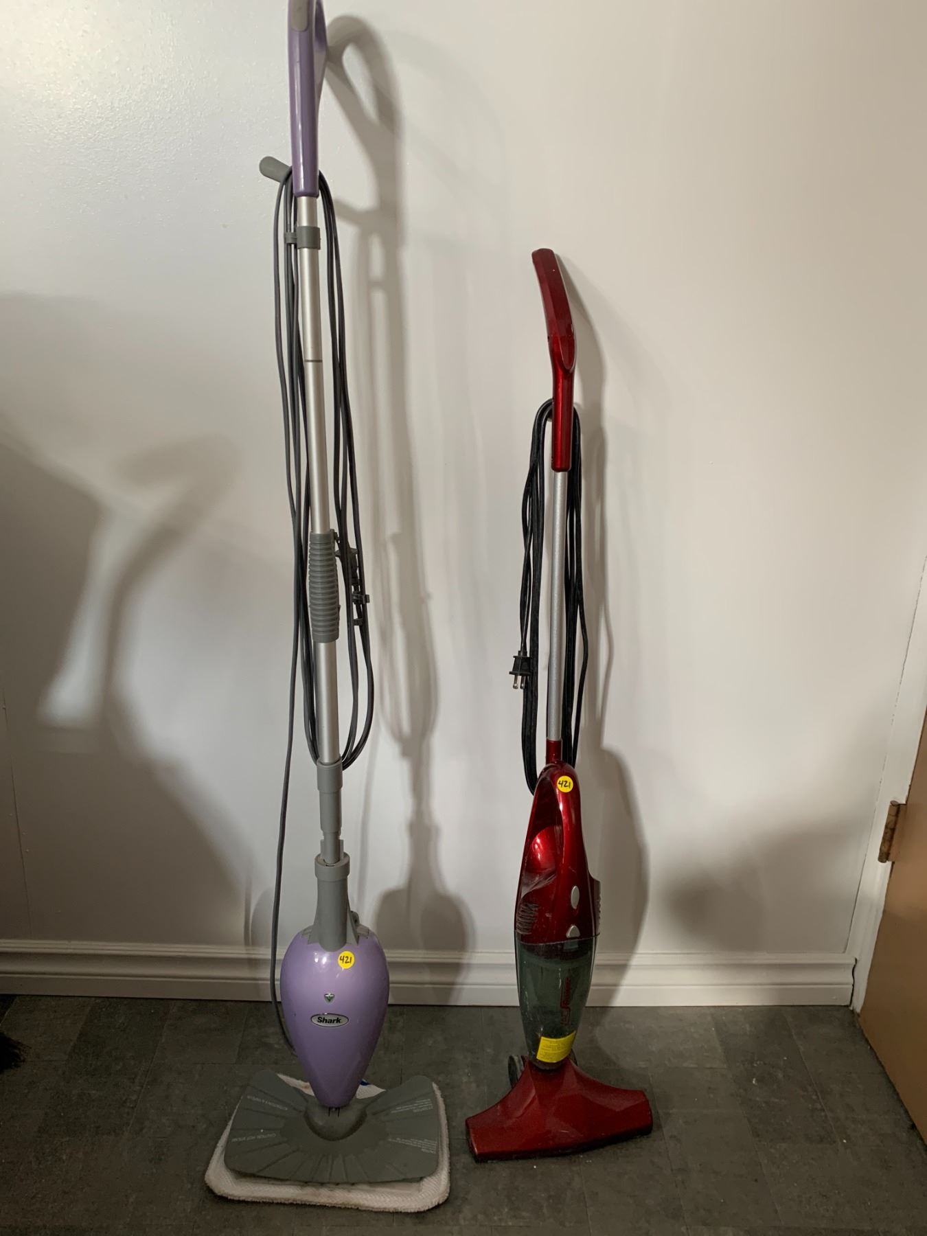 CHARLESCRAFT FLOOR VAC + SHARK FLOOR STEAM MOP Schmalz Auctions