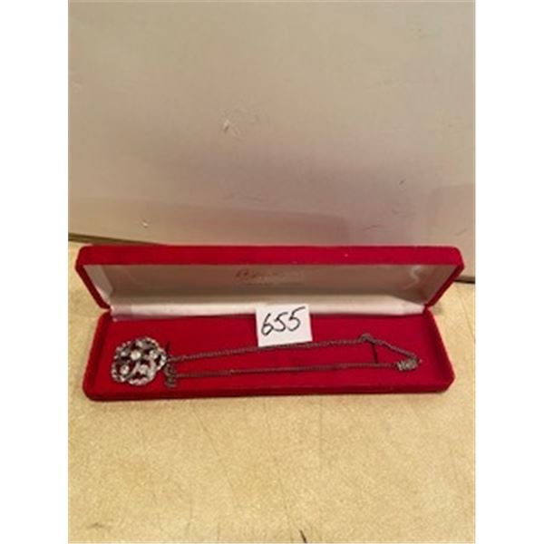 Pendant & chain, boxed