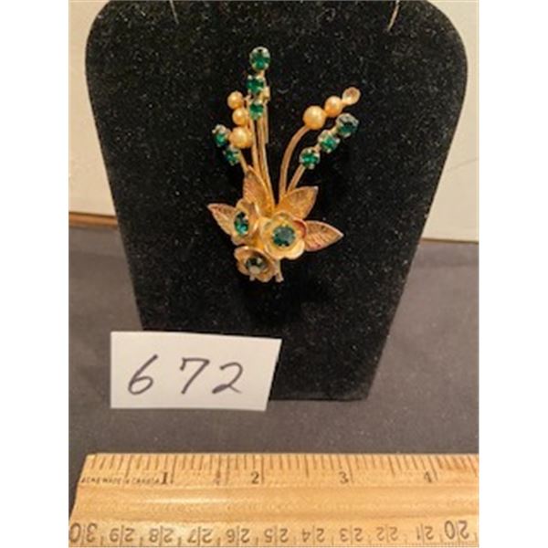Brooch seed pearls & green gems
