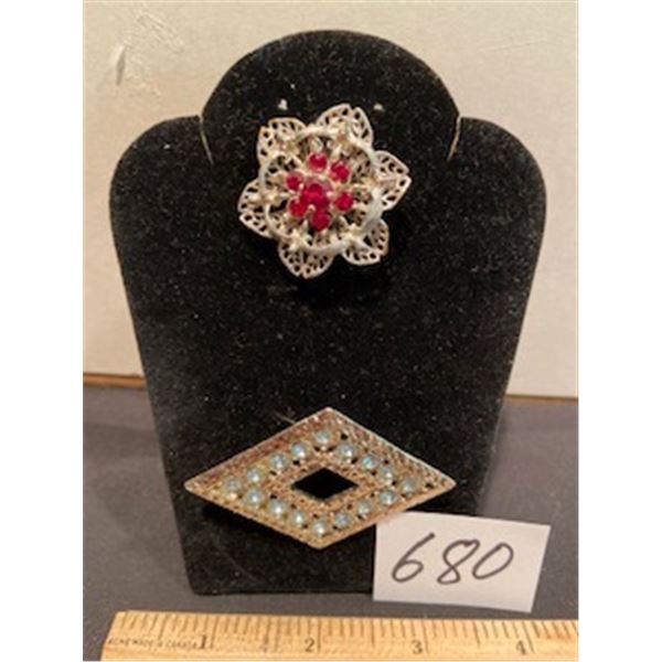 2 vintage brooches