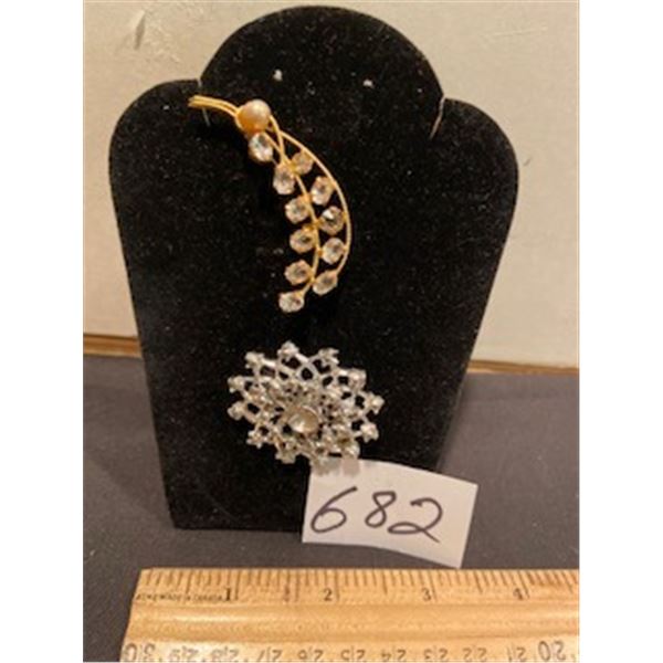 2 vintage brooches