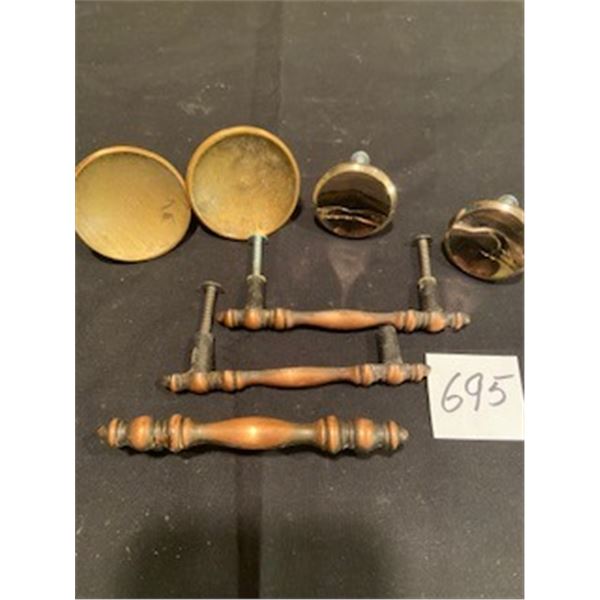 7 assorted drawer pulls