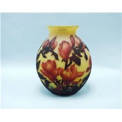 ART NOUVEAU - MULLER FRES. A large, baluster form French cam