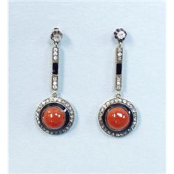 ART DECO - A pair of 18 kt. yellow gold, diamond and coral e