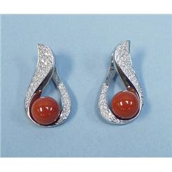 A pair of very good 18 kt. white gold and diamond earrings, 