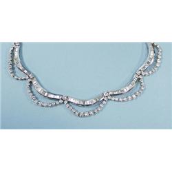 An important 18 kt. white gold and diamond necklace. Set wit