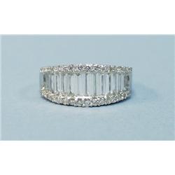A very good 18 kt. white gold and diamond band ring, set wit