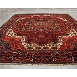 A semi-antique Persian Heriz carpet. Approx. size: 14'6" x 1