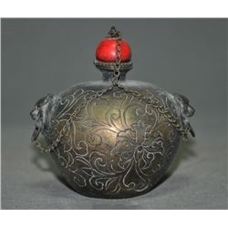 A BRONZE FOO DOG SNUFF BOTTLE QING DYNASTY.