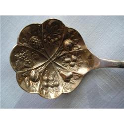 LOVELY EMBOSSED SERVING SPOON MOTHER of PEARL#1496333