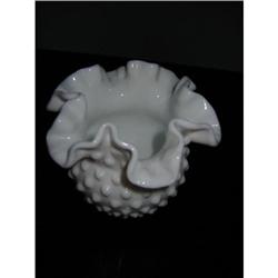 attractive vintage milk glass flower vase! #1510109
